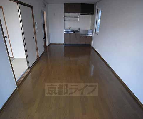 Living and room. Spacious 10 Pledge living ・