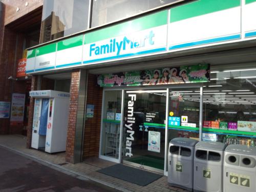 Convenience store. FamilyMart 60m to Katsura Nishiguchi store (convenience store)