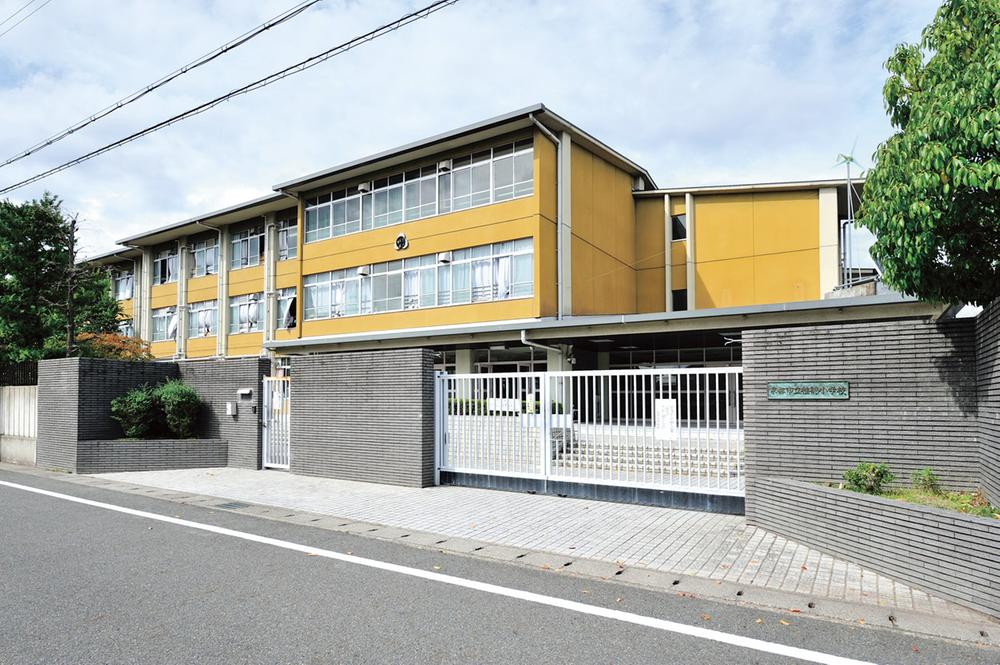 Primary school. Municipal KatsuraIsao 630m walk 9 minutes to elementary school. Easy-going, even low-grade distance