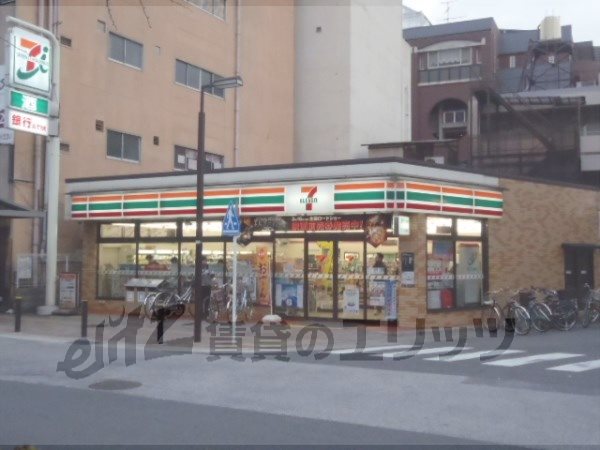 Convenience store. Seven-Eleven Kyoto Katsura Station East store up (convenience store) 150m