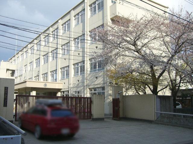 Junior high school. Also within walking distance of 597m educational facilities to Kyoto Municipal Katsura River Junior High School ☆ 