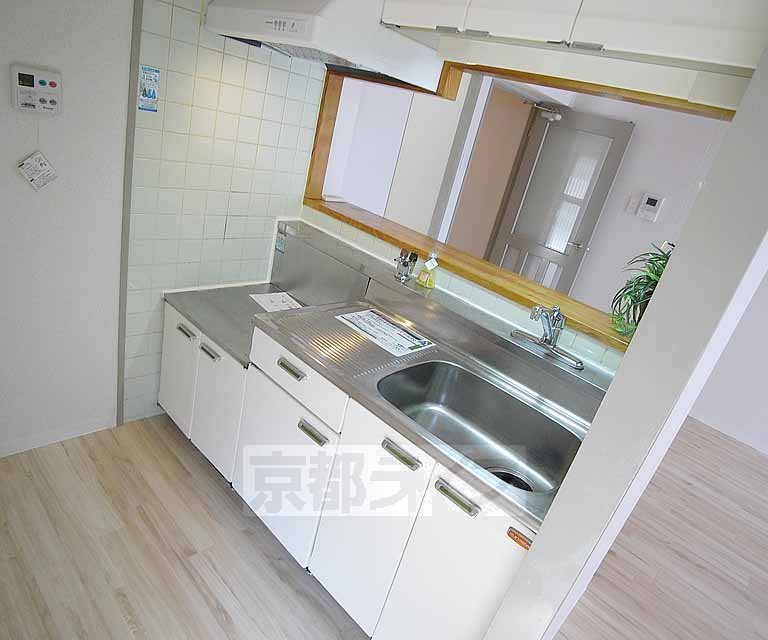 Kitchen. Cooking space reserved. Sink also spacious