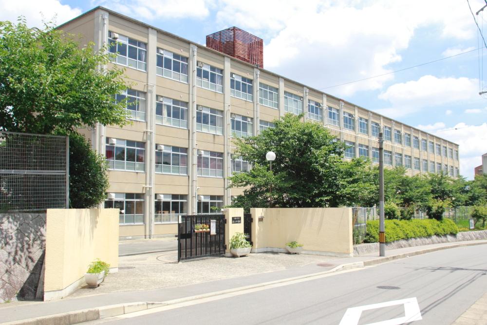 Junior high school. 686m to Kyoto Municipal Rakusai junior high school