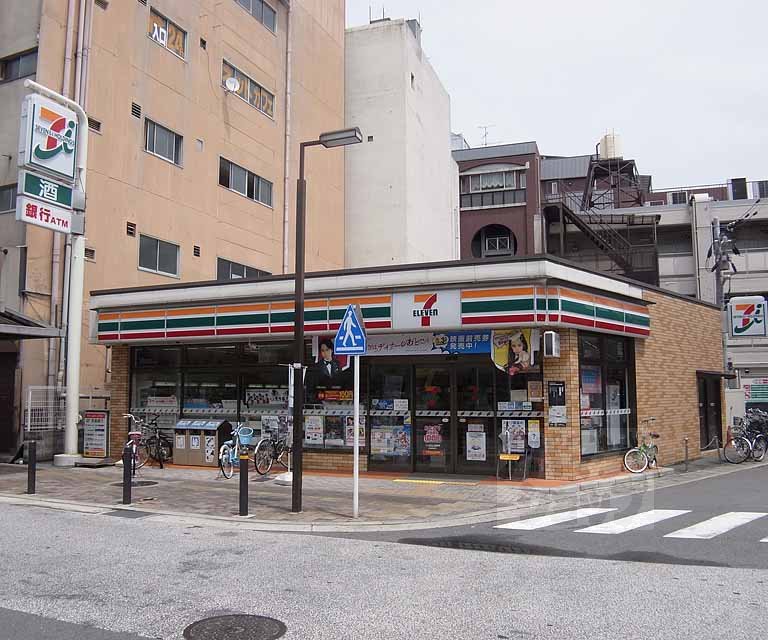 Convenience store. Seven-Eleven Kyoto Katsura Station East store up (convenience store) 59m