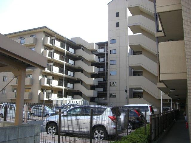 Entrance. Common areas