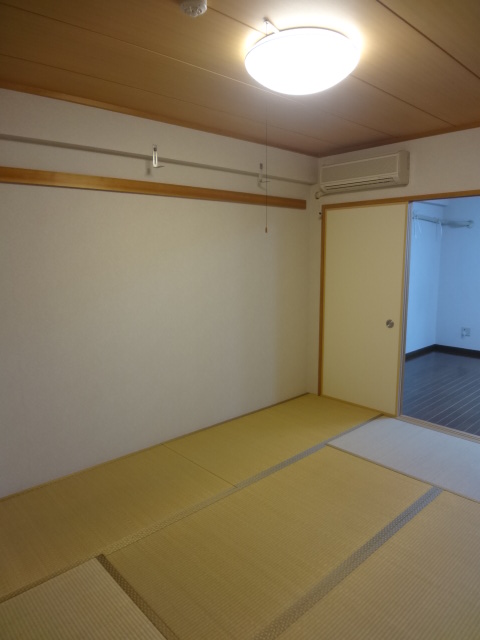 Other room space. Japanese-style room 6 tatami