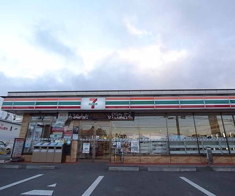 Convenience store. Seven-Eleven 600m to Kyoto UeKei Yamada Kuchiten (convenience store)