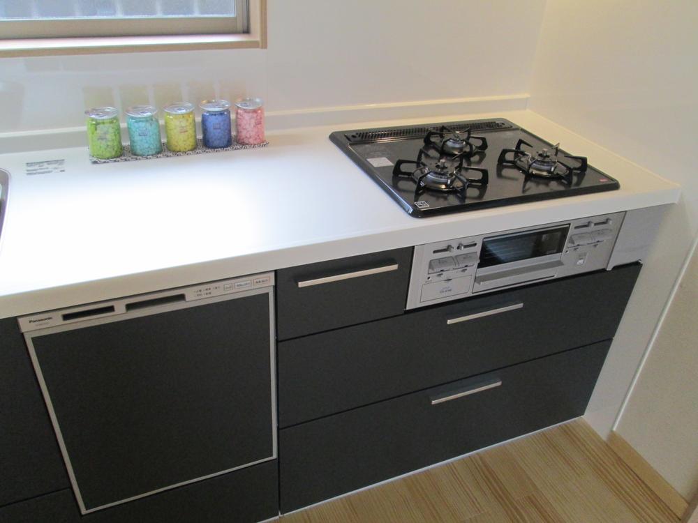 Kitchen. Panasonic System kitchen (dishwasher ・ Artificial marble top ・ Gap-less sink, etc., etc.)