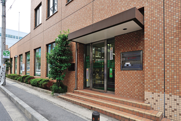 Surrounding environment. Bank of Kyoto Katsura branch (a 10-minute walk ・ About 800m)
