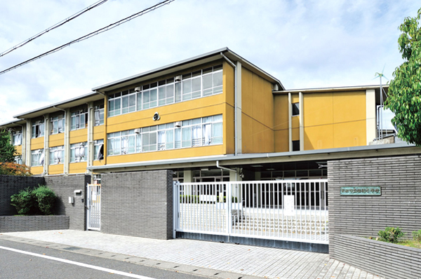 KatsuraIsao elementary school (8-minute walk ・ About 620m)