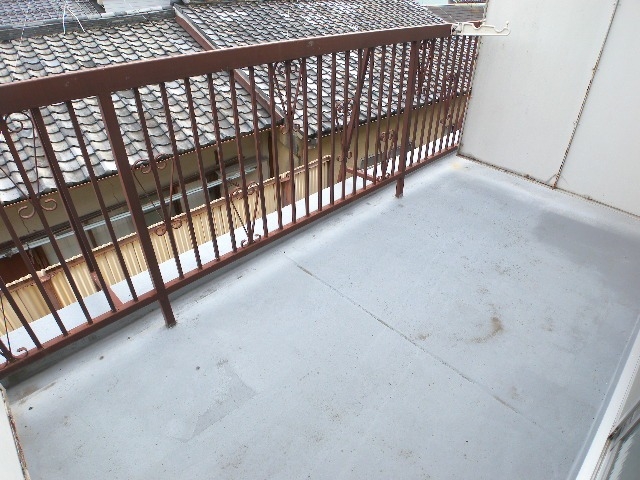 Balcony. Contact the toll-free number 0120-89-2877