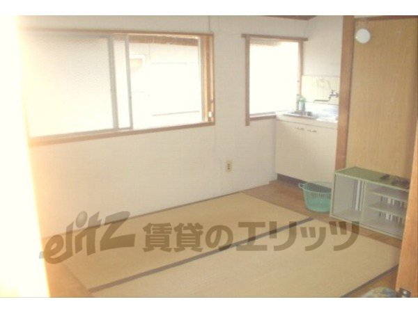 Living and room. The window is large, bright room