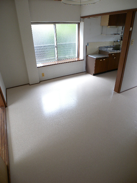 Living and room. Looking for room to house network Sakyo shop!