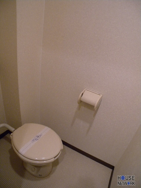 Toilet. Looking for room to house network Sakyo shop!