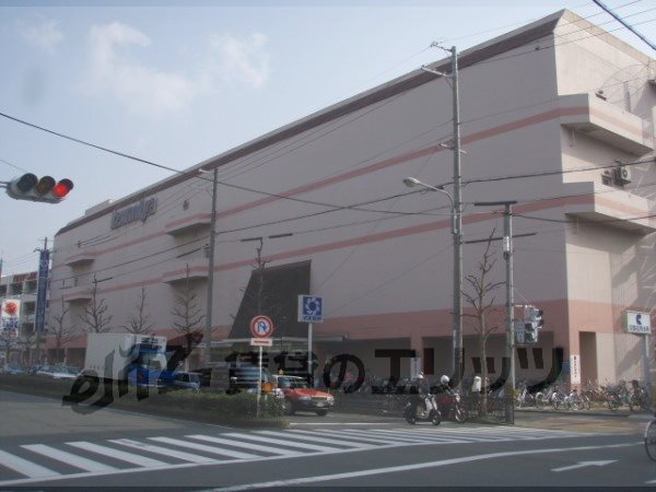 Supermarket. Izumiya Takano store up to (super) 140m