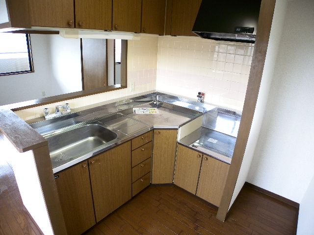 Kitchen. Easy-to-use in the L-shaped