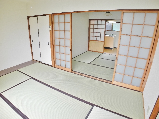 Living and room. Tatami new goods! It has become clean ☆