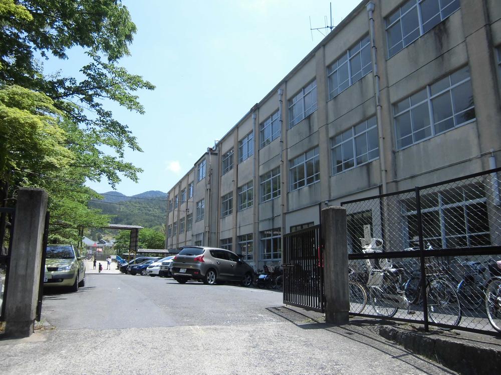 Primary school. 750m to Kyoto Municipal Iwakurakita Elementary School