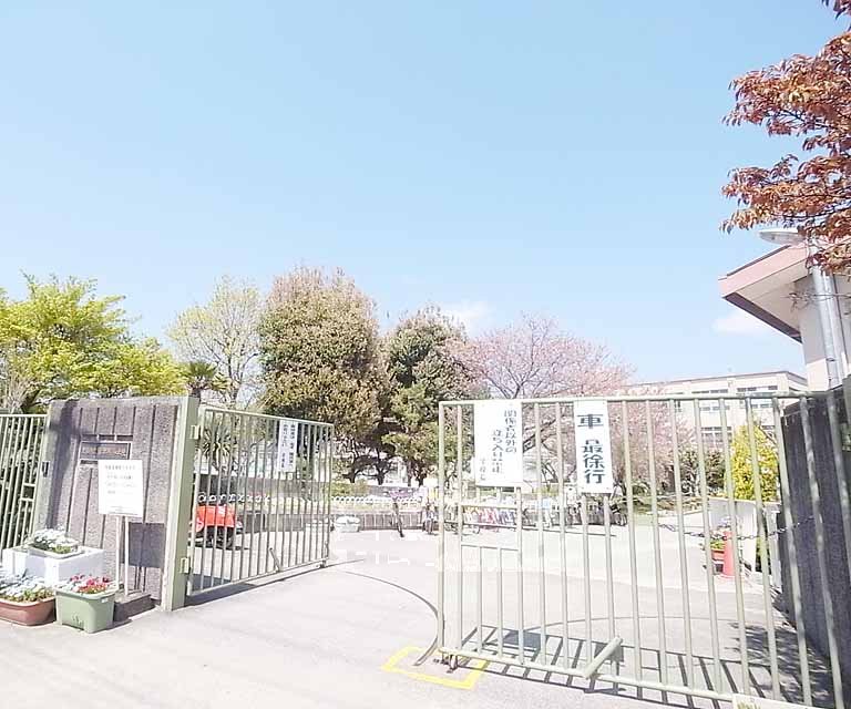 Primary school. Shugakuin up to elementary school (elementary school) 781m