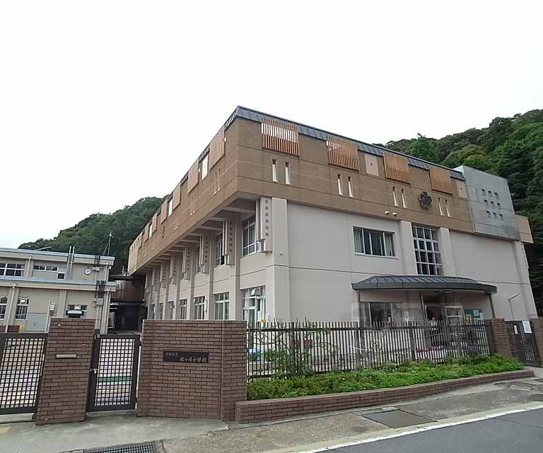 Primary school. Matsugasaki up to elementary school (elementary school) 290m