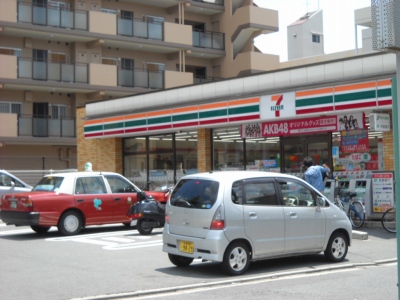 Convenience store. 90m until the Seven-Eleven (convenience store)