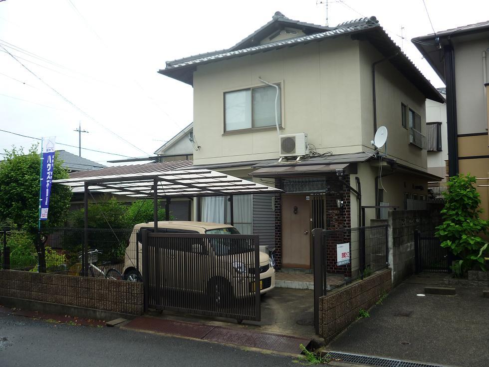 Local appearance photo. Facing the 6m road on the south-facing. Current situation has been one car parking. Local (July 2013) Shooting