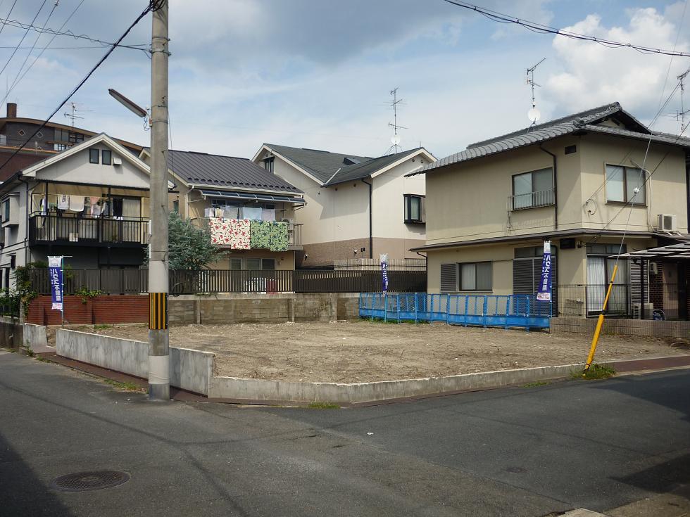 Other local. Is the appearance as seen from the adjacent land. Adjacent land is already in the vacant lot. (November 2013) Shooting