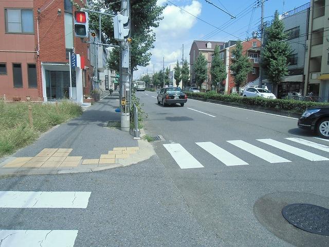 Local photos, including front road. East front road (through Shirakawa)