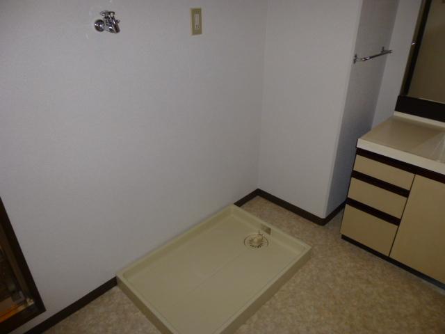 Wash basin, toilet. Indoor (January 2013) Shooting