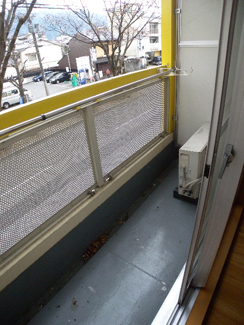 Balcony. Looking for room to house network Sakyo shop!