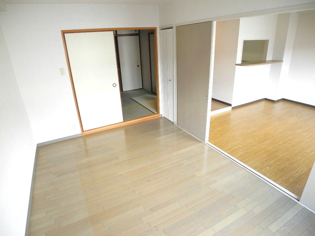 Living and room. Leave it if Kyoto rent "House Network" ☆