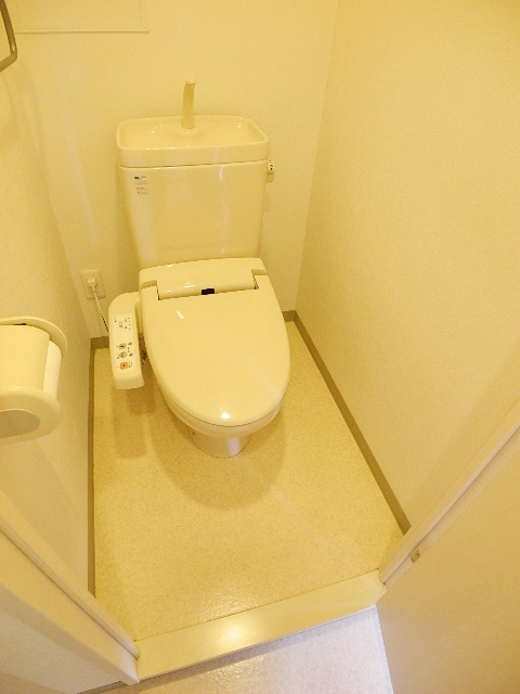 Toilet. Our shop is immediately intersection Imadegawa Kawaramachi ☆