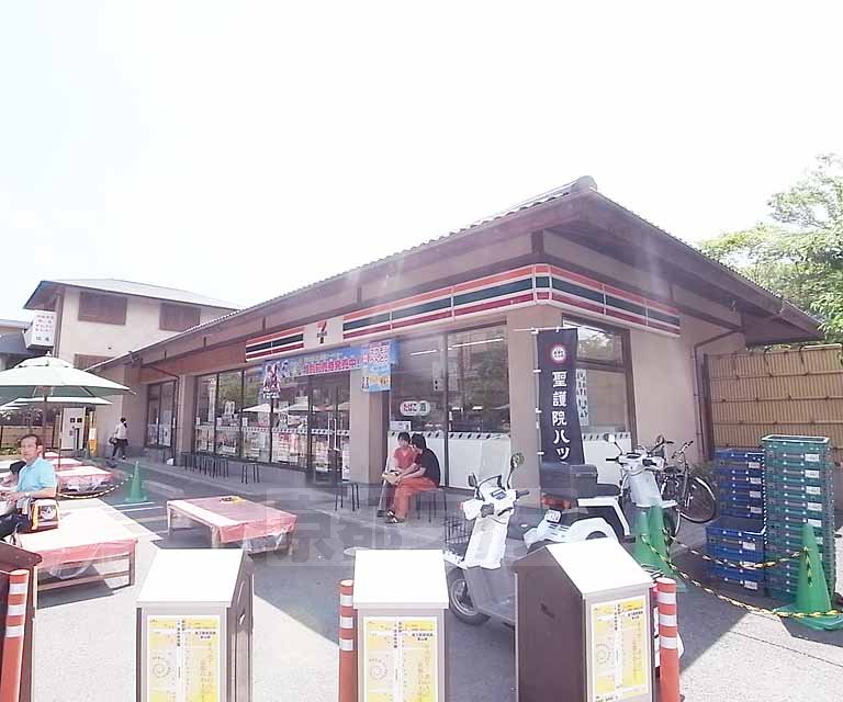 Convenience store. Seven-Eleven Kyoto Heian Jingumae store up (convenience store) 130m