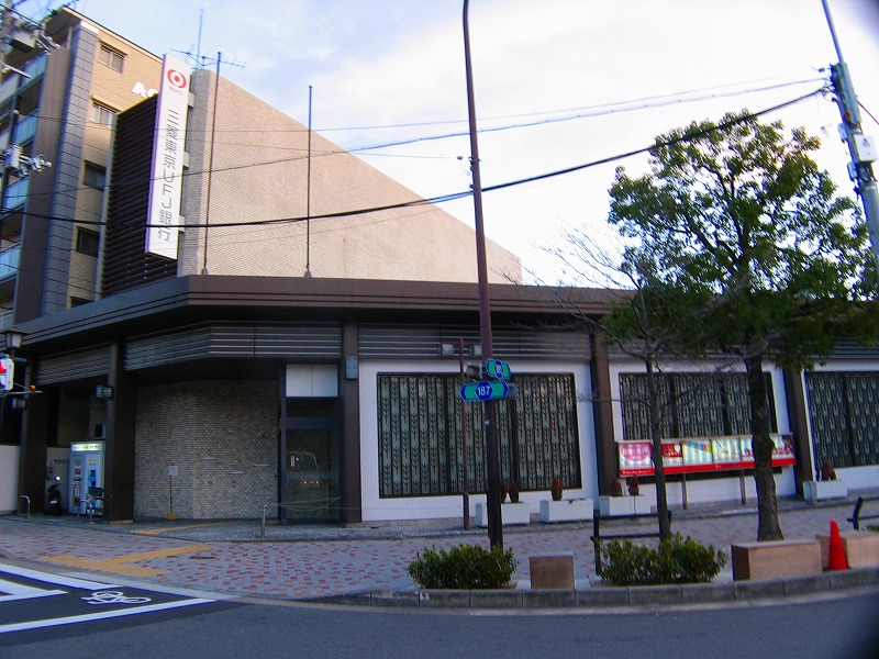 Bank. 305m to Bank of Tokyo-Mitsubishi UFJ Shogoin Branch (Bank)