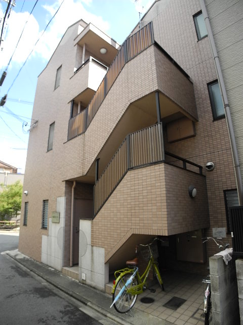 Building appearance. Looking for room to house network Sakyo shop!