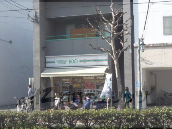 Convenience store. LAWSONSTORE100 450m to the bottom (convenience store)