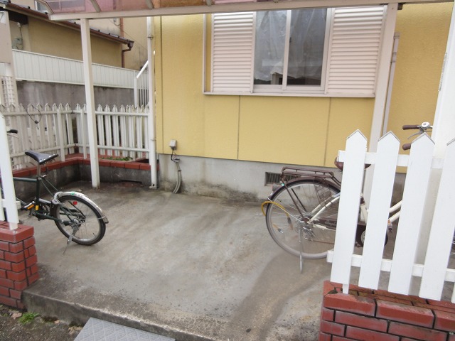 Other common areas. Bicycle-parking space Moped up is free