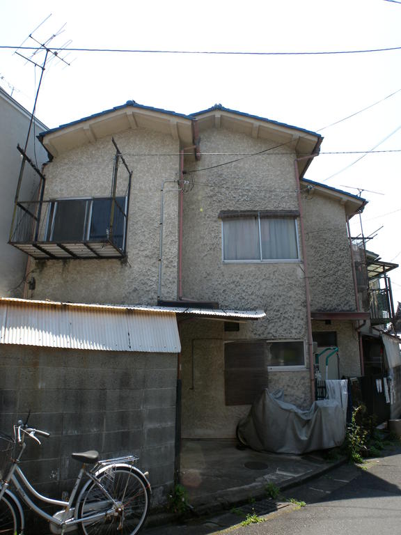 Building appearance. Also published in the website "Kyoto rental House Network"