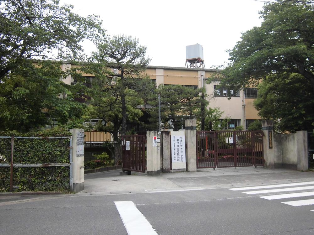 Primary school. Kyoto Municipal third Nishikirin to elementary school 1105m