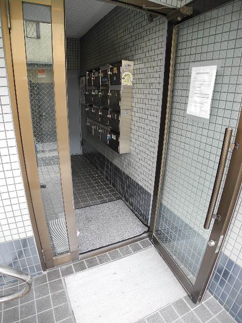 Entrance. Looking for room to house network Sakyo shop!