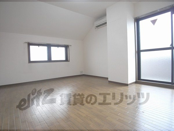 Living and room. It is very bright rooms in the two-sided window.