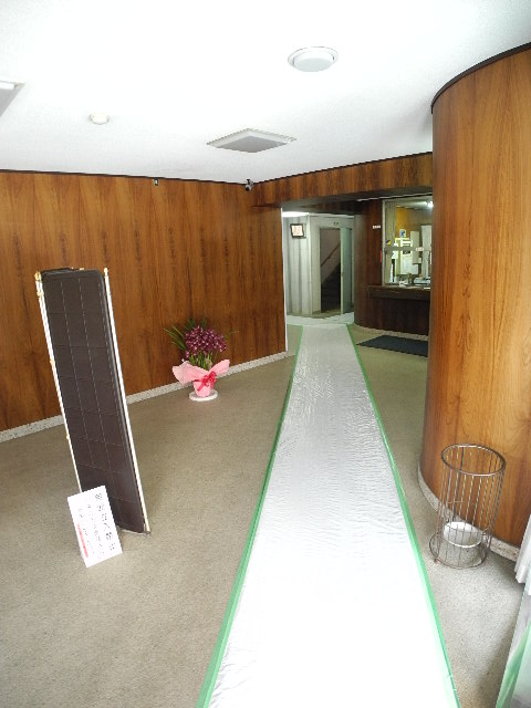 lobby. Looking for room to house network Sakyo shop!