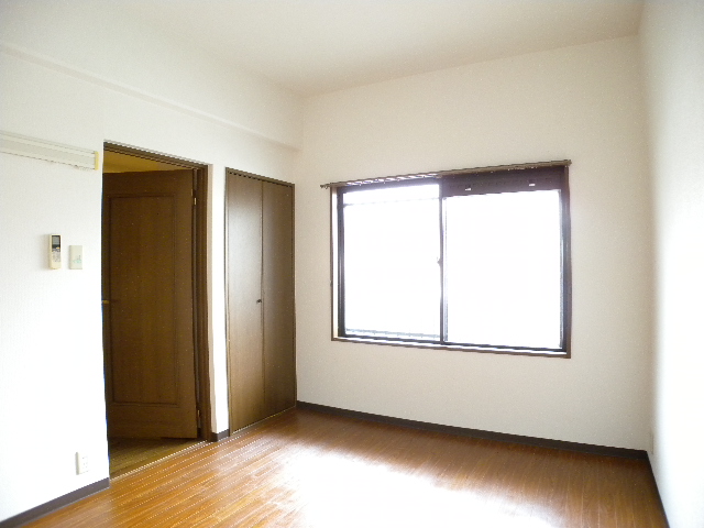 Other room space. Looking for room to house network Sakyo shop!