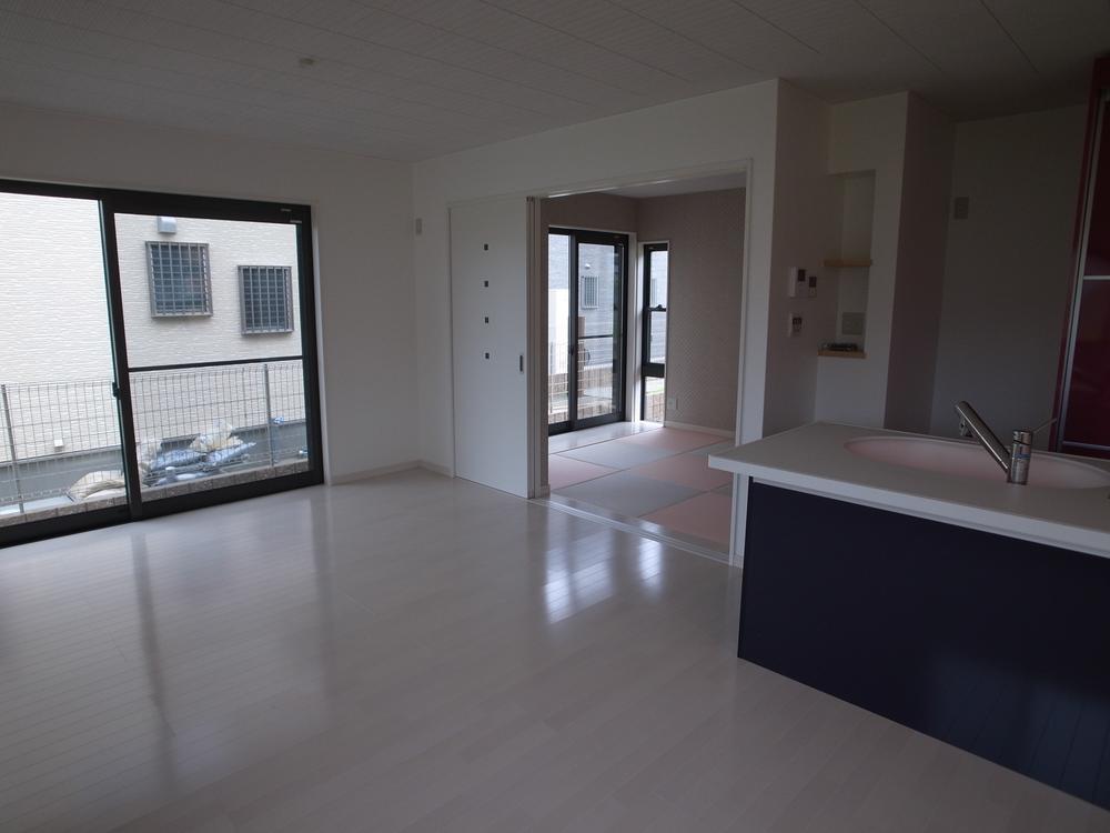 Same specifications photos (living). Japanese-style room is attached to the living room. cross, Floor material, The color of the kitchen you can choose. 