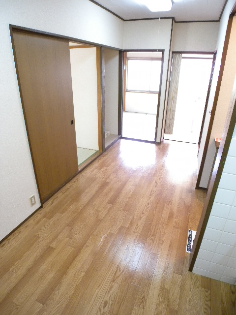 Kitchen. Table also put living
