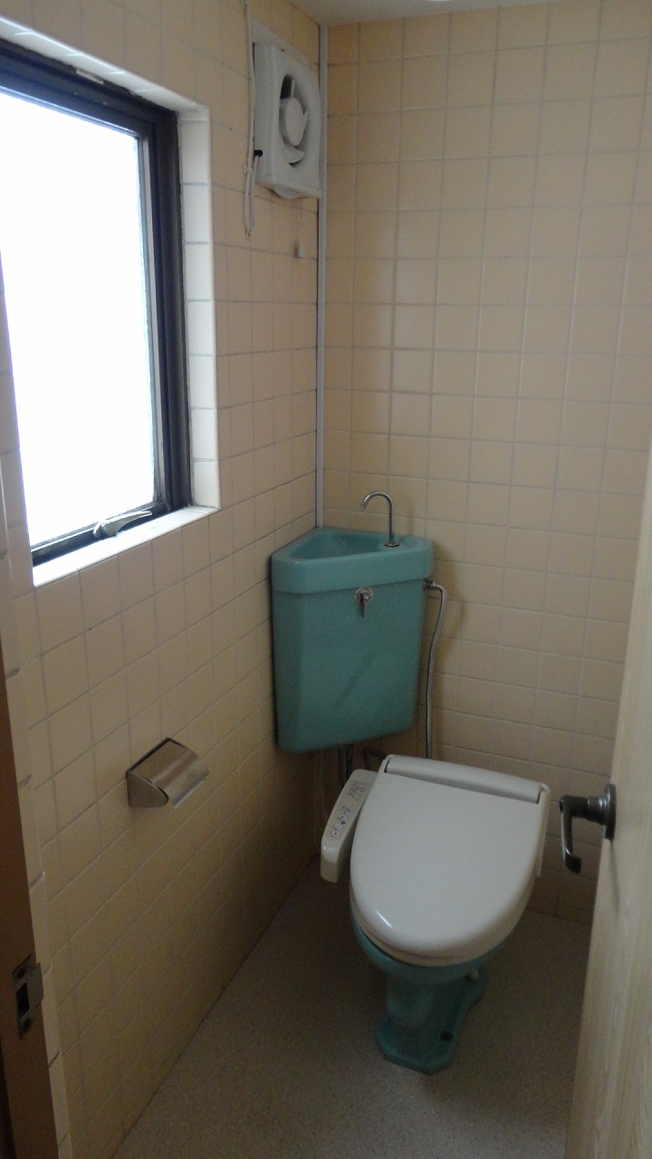 Toilet. With Woshureto ☆ Toilet is also equipped with window