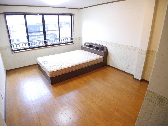 Other room space. Looking for room to house network Sakyo shop!