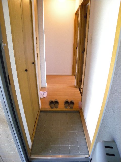 Entrance. Looking for room to house network Sakyo shop!