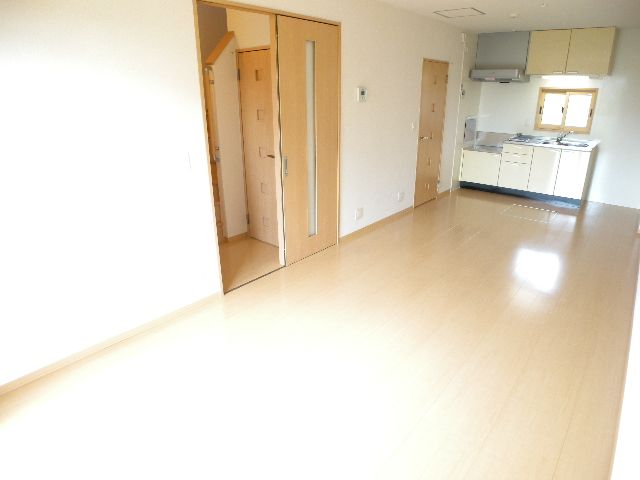 Living and room. Looking for room to house network Sakyo shop!