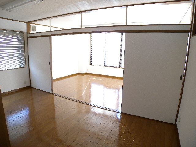 Living and room. Also published in the website "Kyoto rental House Network"